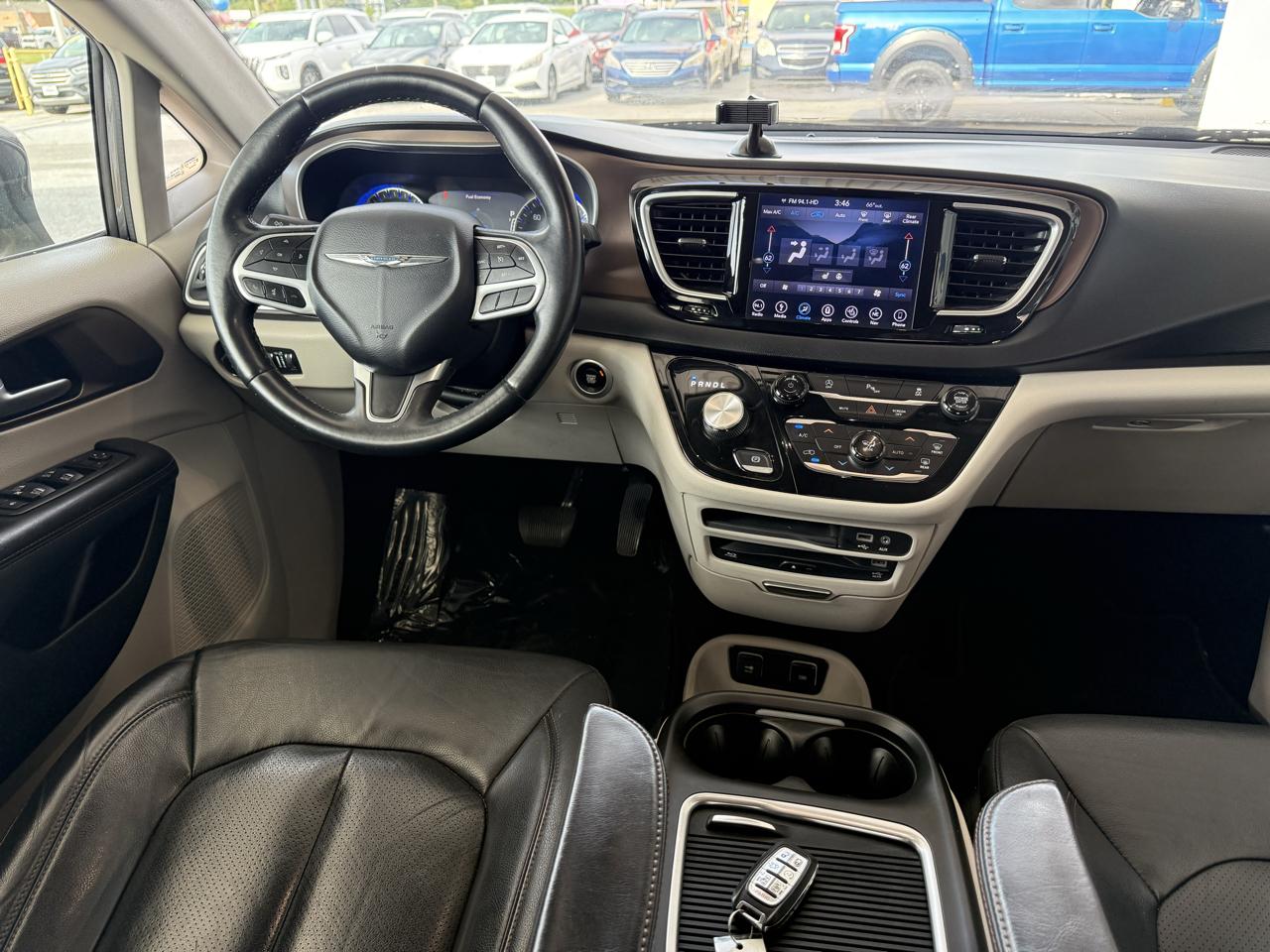 Chrysler Pacifica photo 11