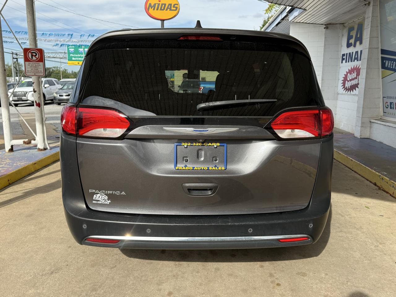 Chrysler Pacifica photo 12