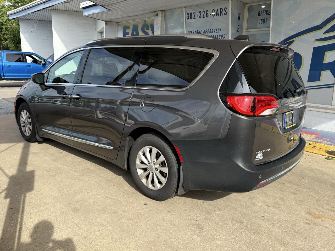 Chrysler Pacifica photo 14