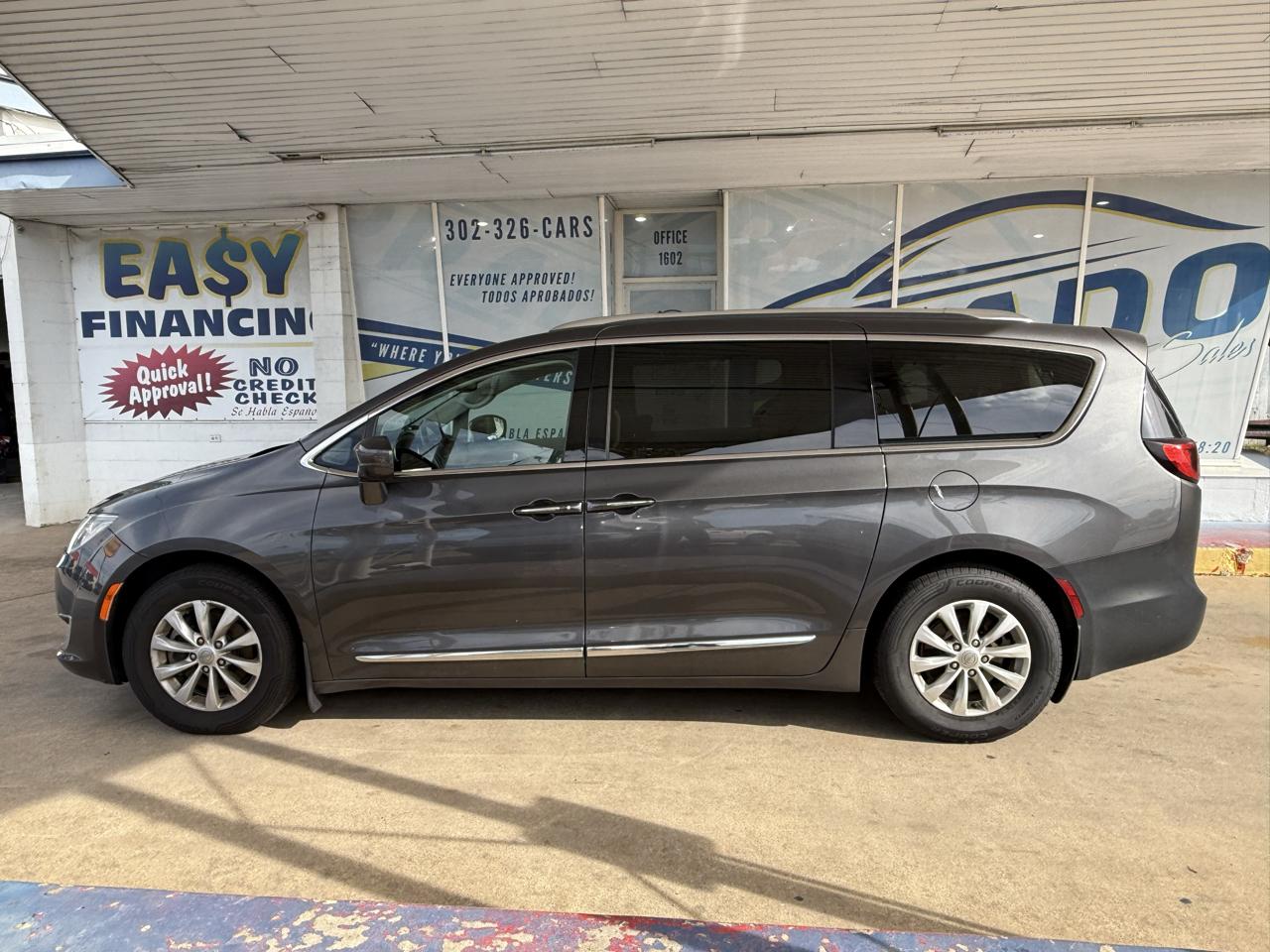 Chrysler Pacifica photo 15
