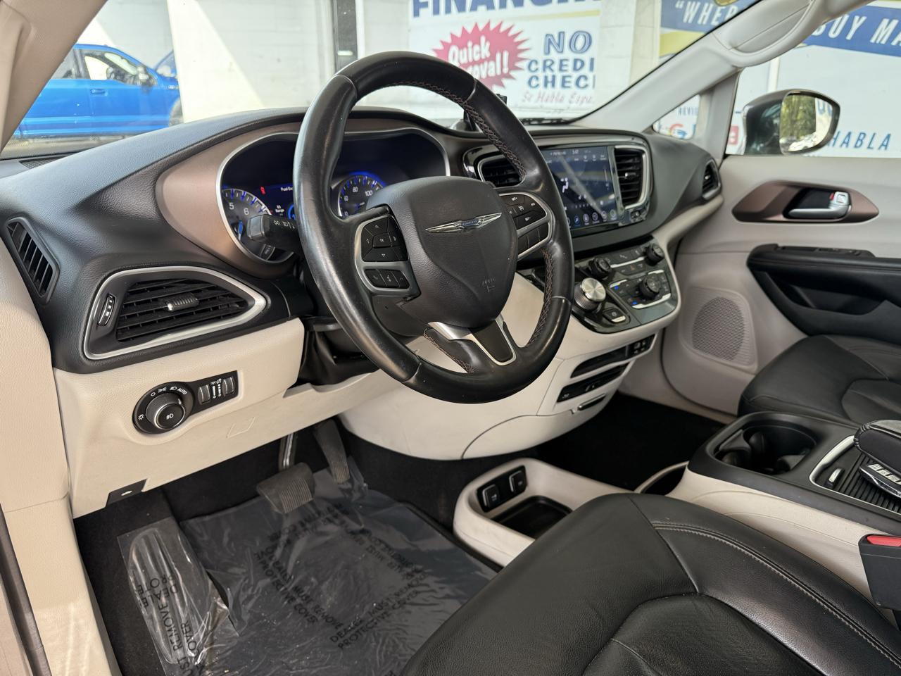 Chrysler Pacifica photo 16