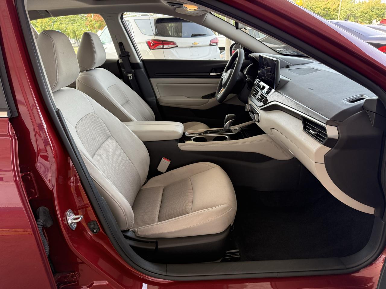 Nissan Altima photo 5