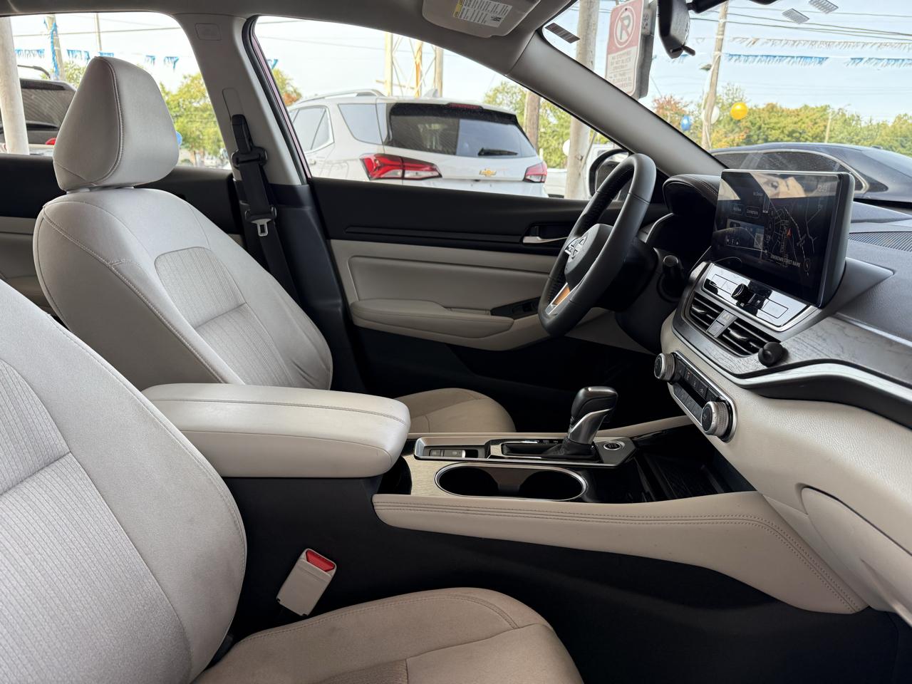 Nissan Altima photo 7