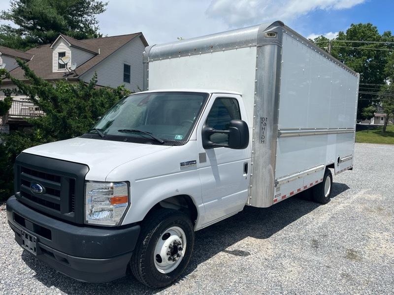 Ford Econoline E-350 Super Duty 2022