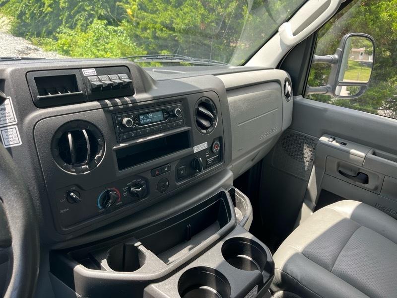 Ford Econoline E-350 Super Duty 2022