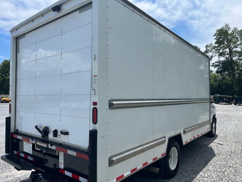 Ford Econoline E-350 Super Duty 2022