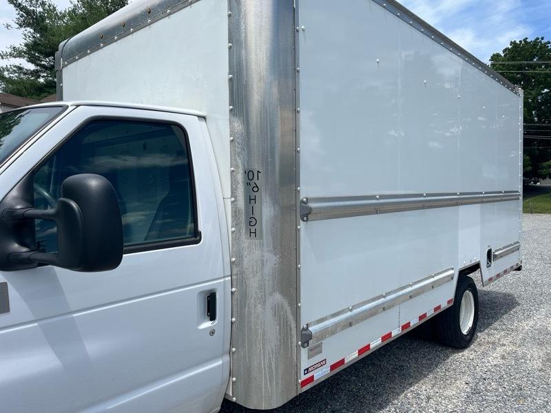 Ford Econoline E-350 Super Duty 2022