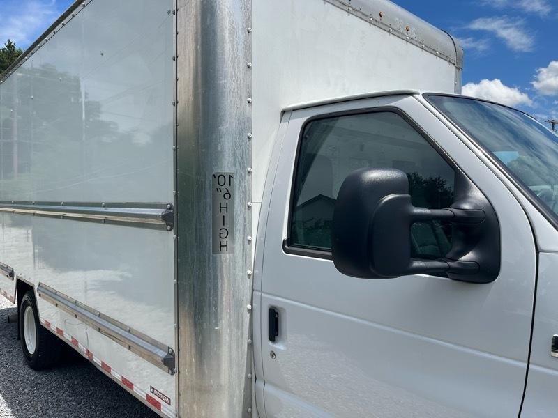 Ford Econoline E-350 Super Duty 2022