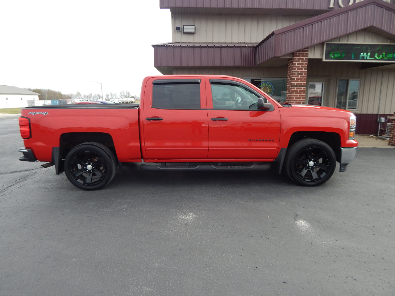 Chevrolet Silverado 1500 4WD Crew Cab 143.5" LT w/1LT 2015 Chevrolet Silverado 1500 4WD Crew Cab 143.5" LT w/1LT 2015