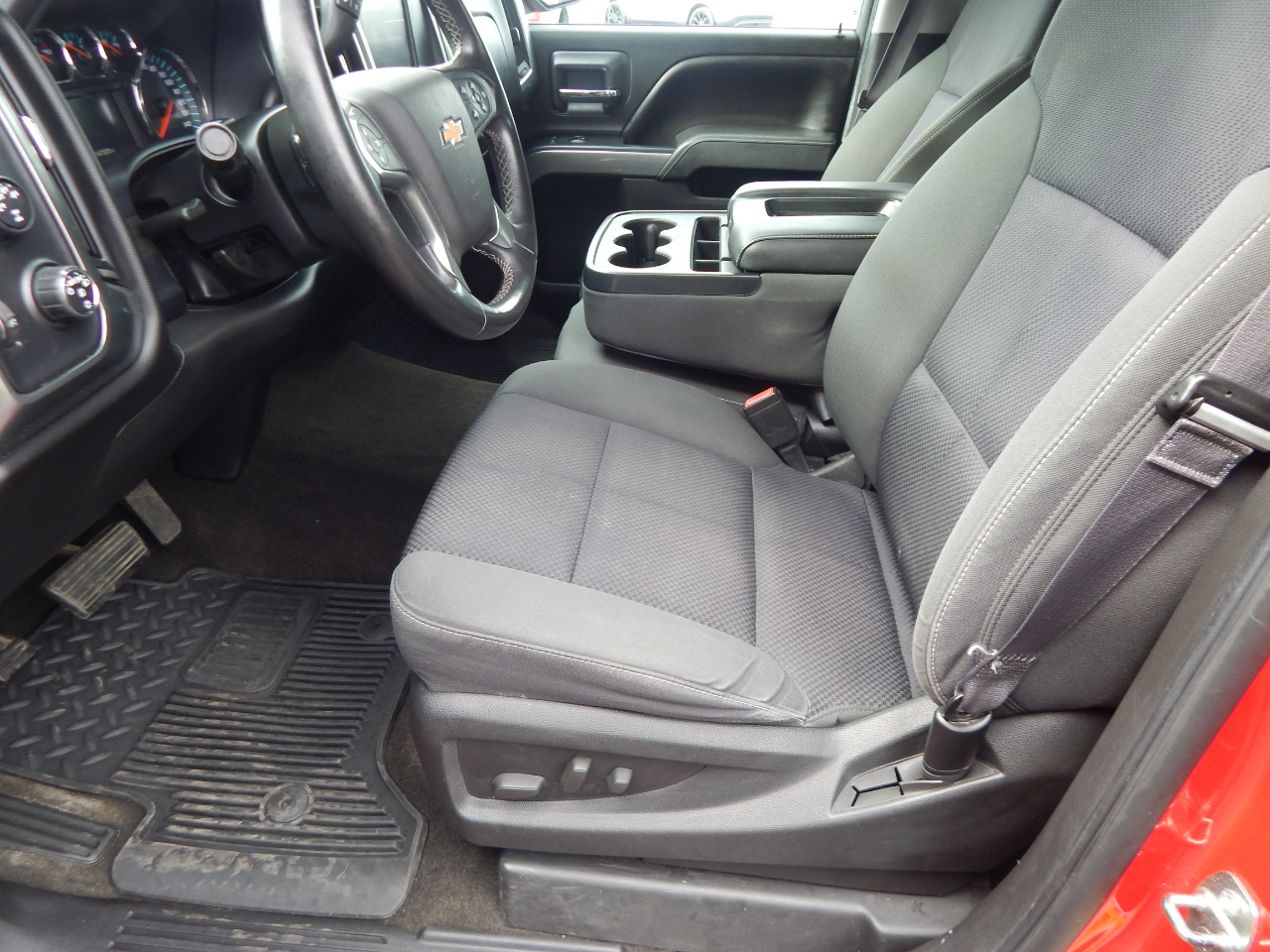 Chevrolet Silverado 1500 4WD Crew Cab 143.5" LT w/1LT 2015 Chevrolet Silverado 1500 4WD Crew Cab 143.5" LT w/1LT 2015