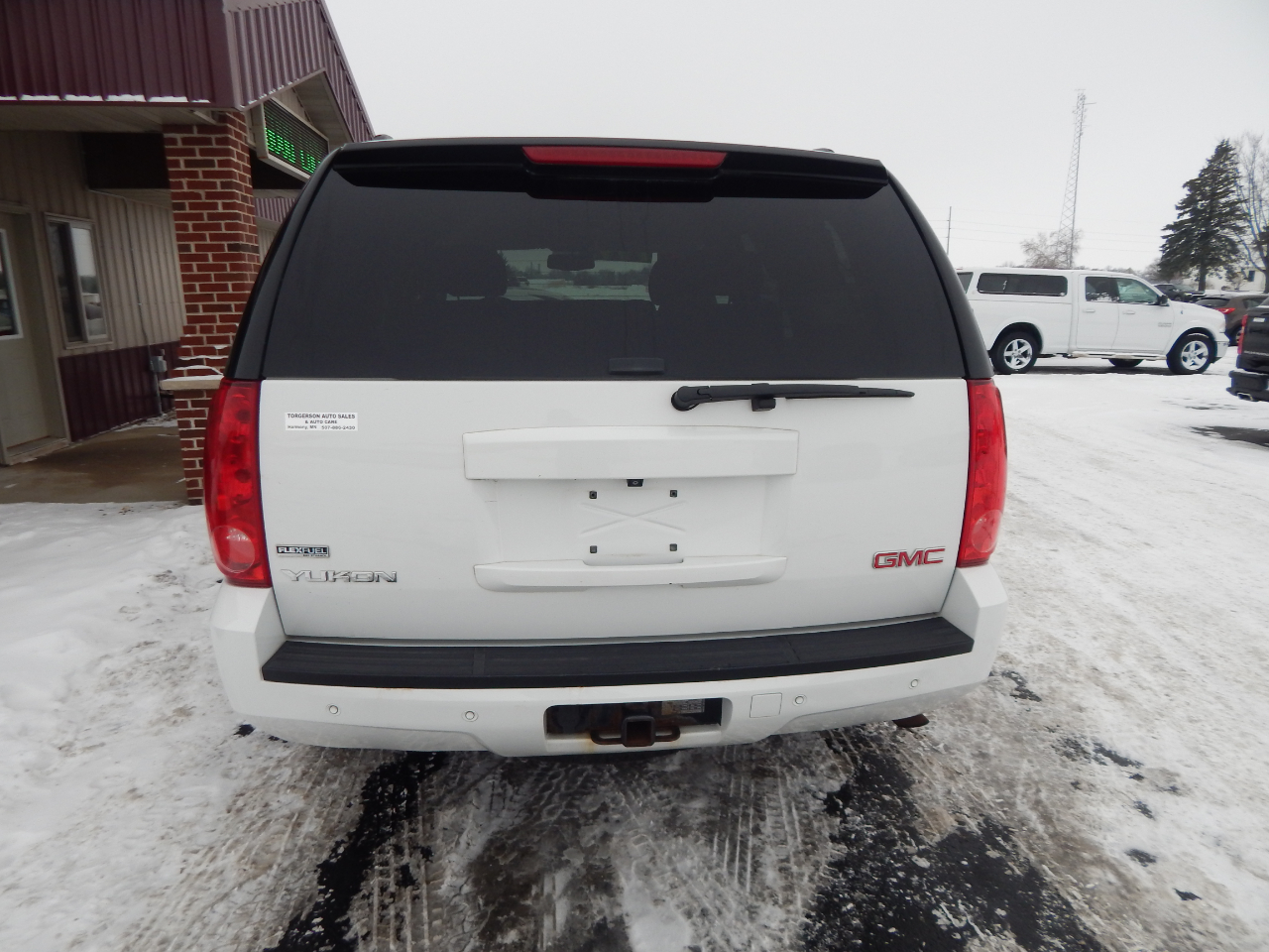 2009 Gmc Yukon SLE photo 2