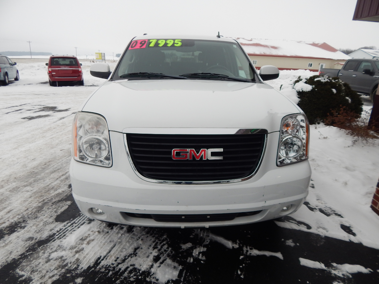 2009 Gmc Yukon SLE photo 3