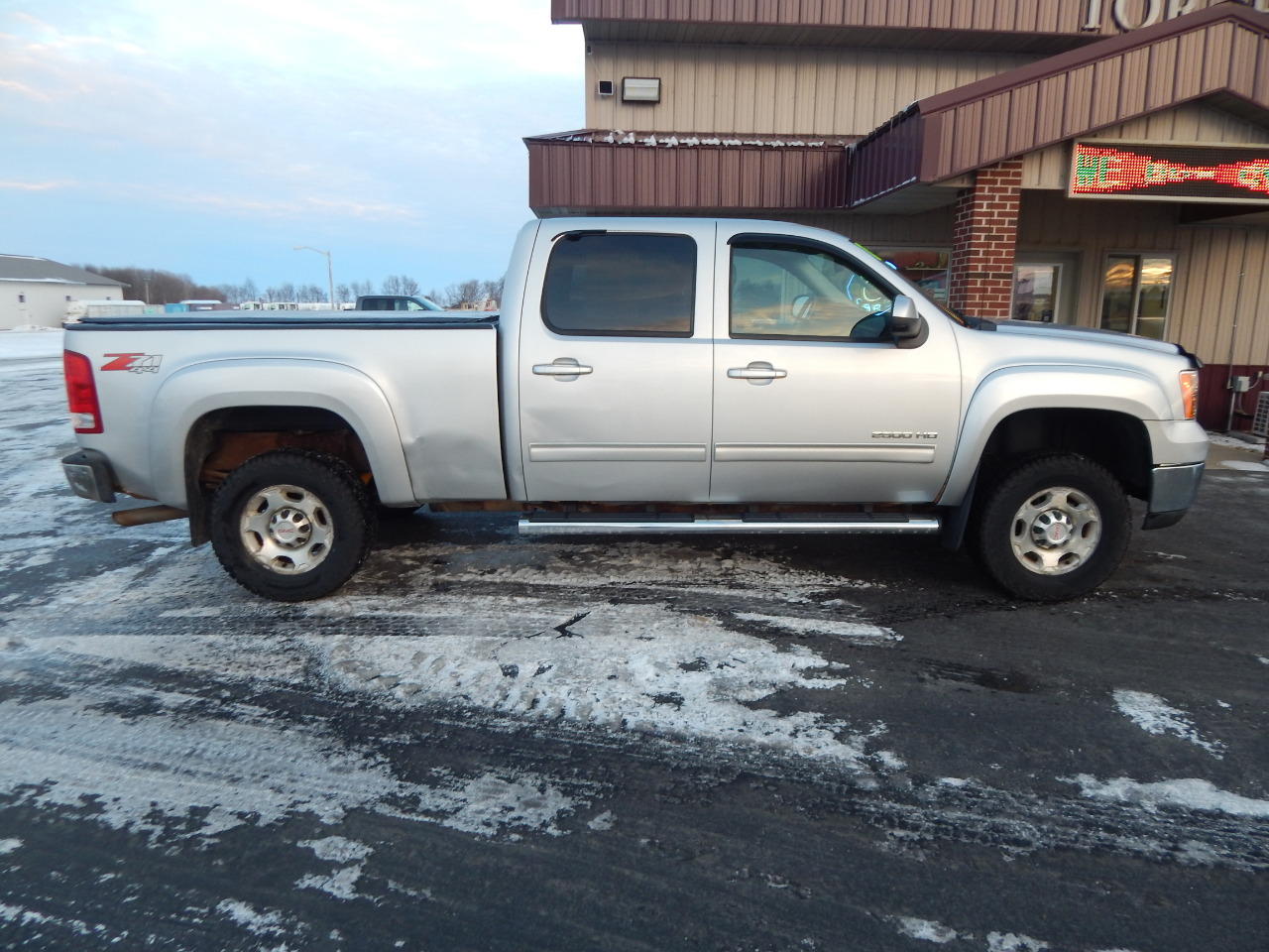 GMC Sierra 2500HD SLT Crew Cab 4WD 2010