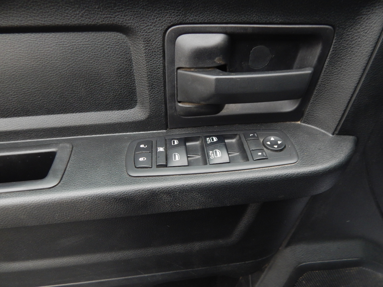 RAM 1500 Tradesman Quad Cab 4WD 2017