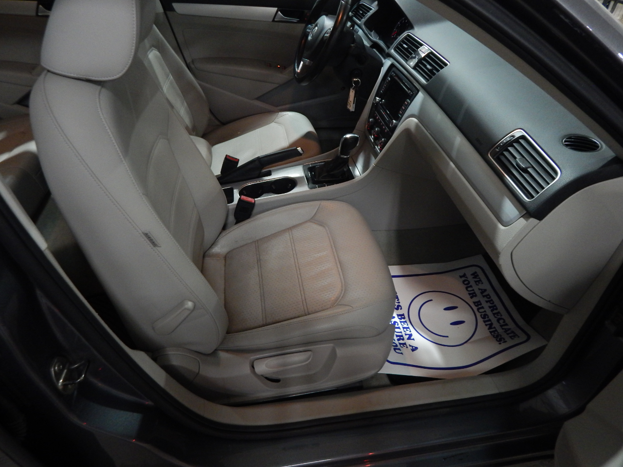 Volkswagen Passat 2.5L SE AT 2013