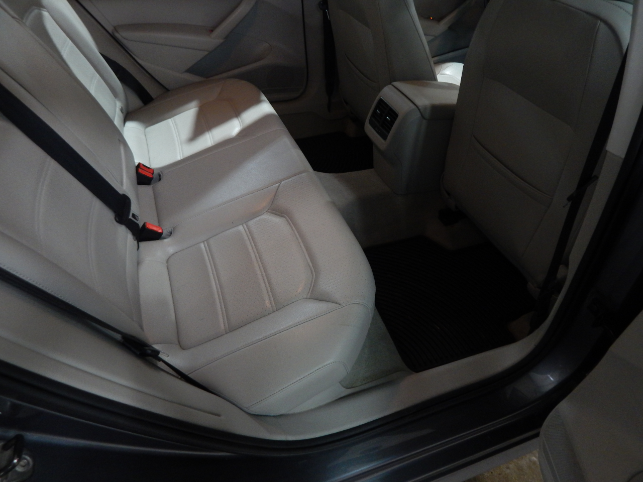 Volkswagen Passat 2.5L SE AT 2013