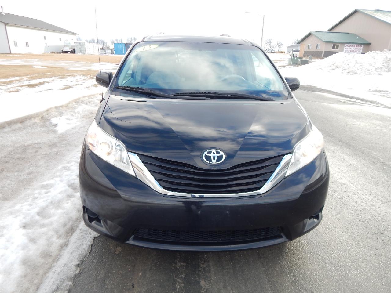 Toyota Sienna LE 2013