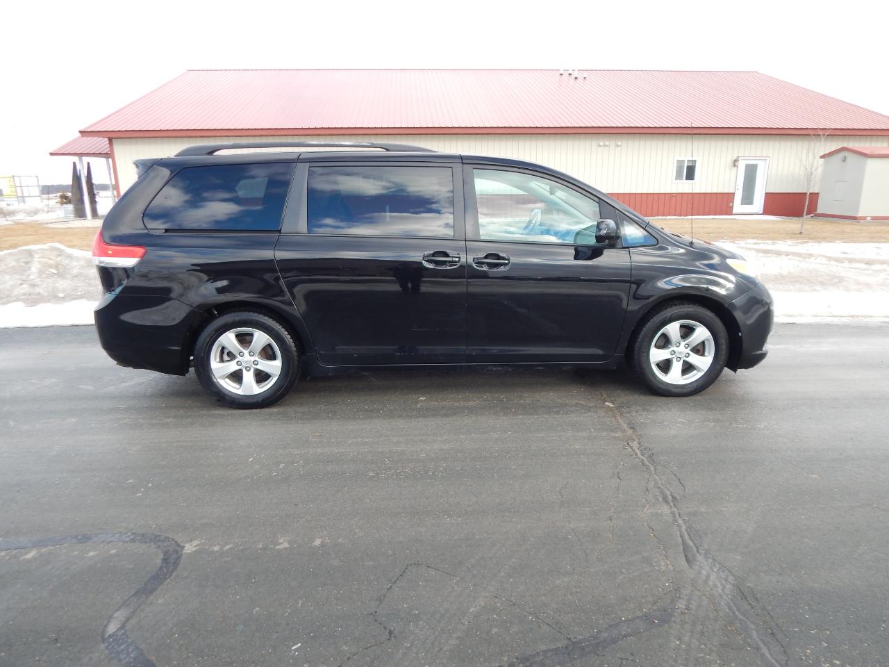 Toyota Sienna LE 2013