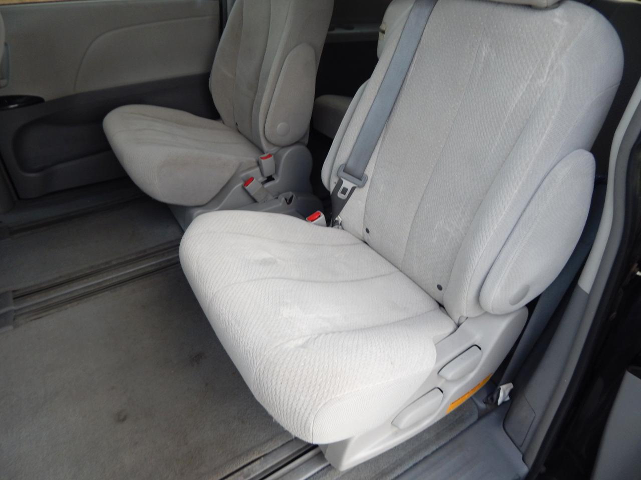 Toyota Sienna LE 2013