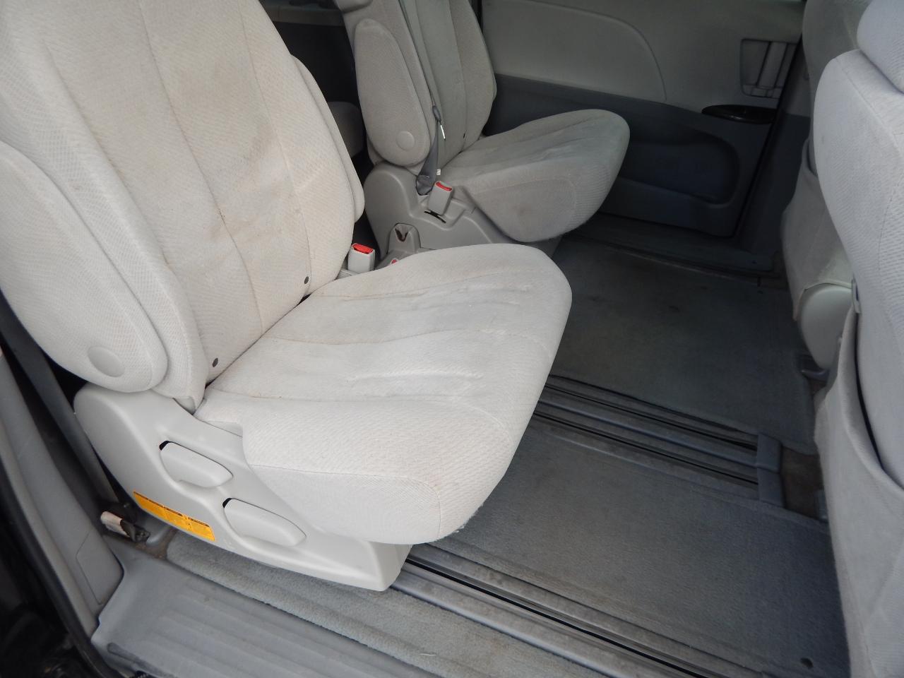 Toyota Sienna LE 2013