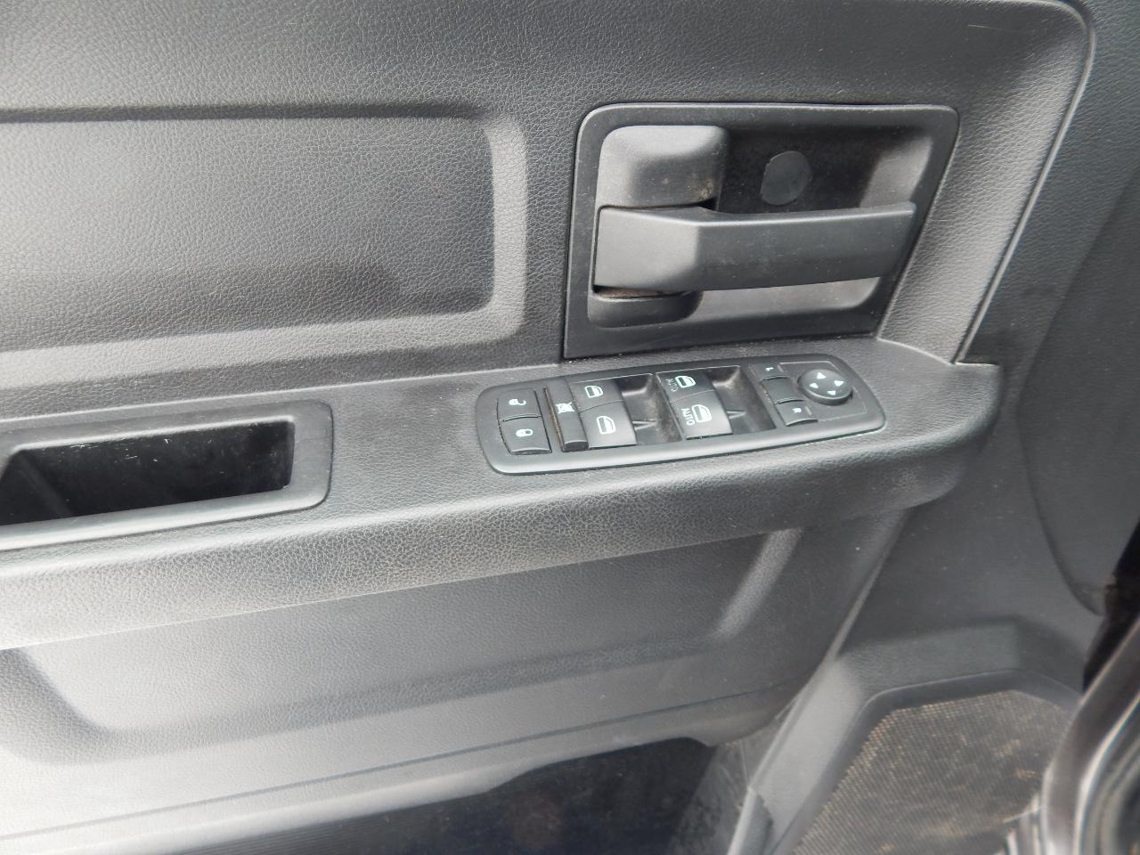 RAM 1500 Tradesman Quad Cab 4WD 2014