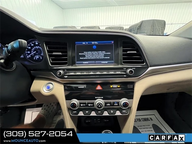 Hyundai Elantra  2020