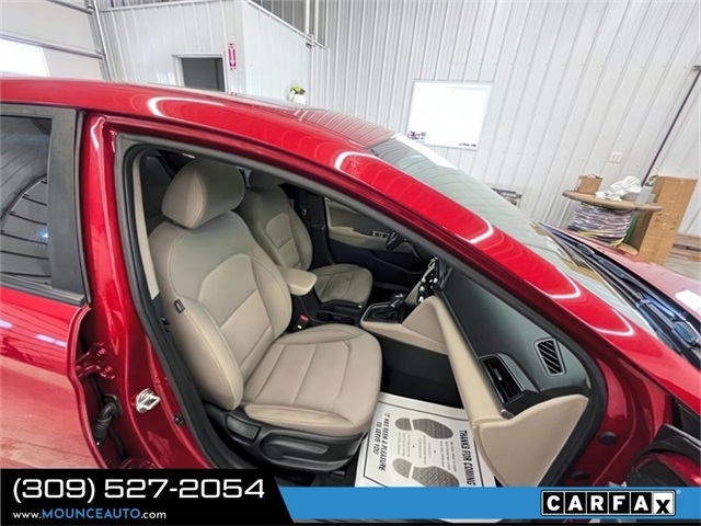 Hyundai Elantra  2020