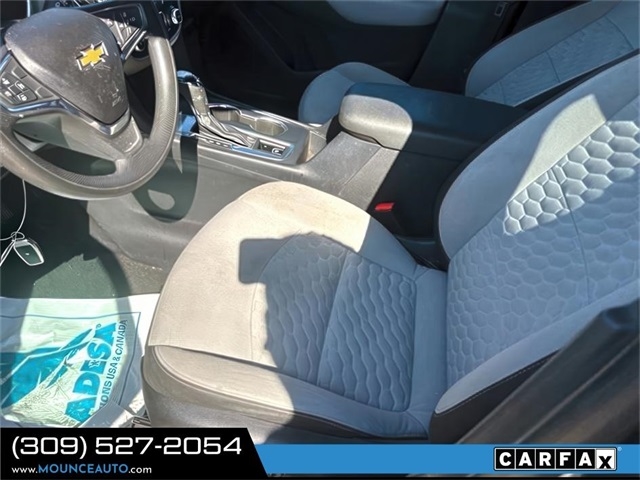 2019 Chevrolet Equinox LS photo 3