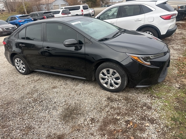 2022 Toyota Corolla LE photo 3