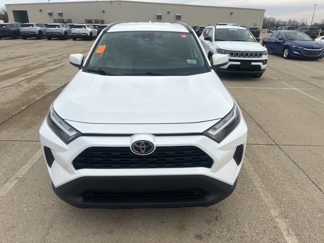 2022 Toyota RAV4 XLE photo 2