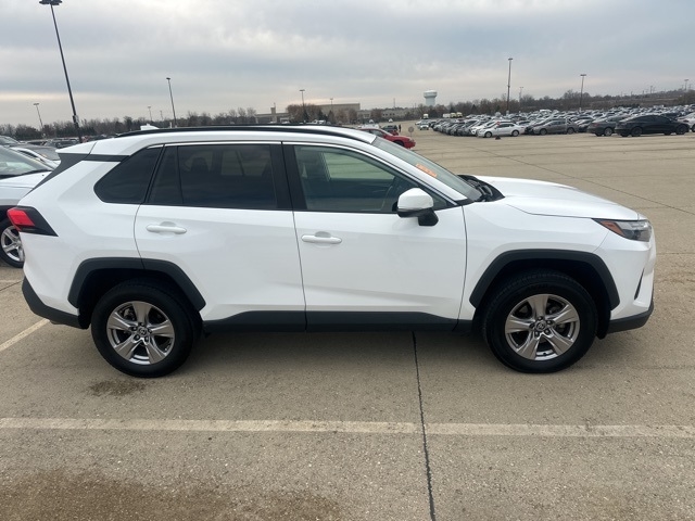 2022 Toyota RAV4 XLE photo 3