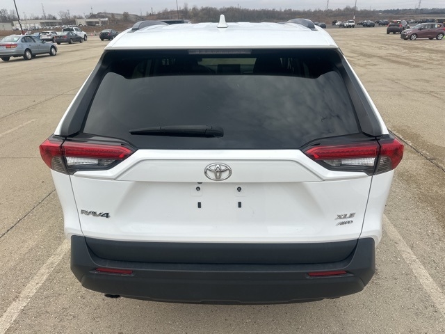2022 Toyota RAV4 XLE photo 4