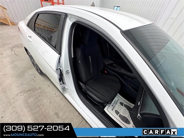 Hyundai Elantra  2023