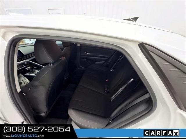 Hyundai Elantra  2023