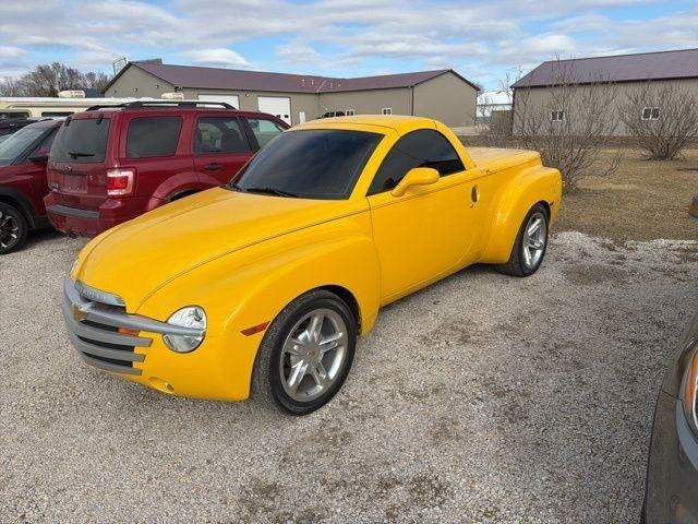 2004 Chevrolet SSR Base