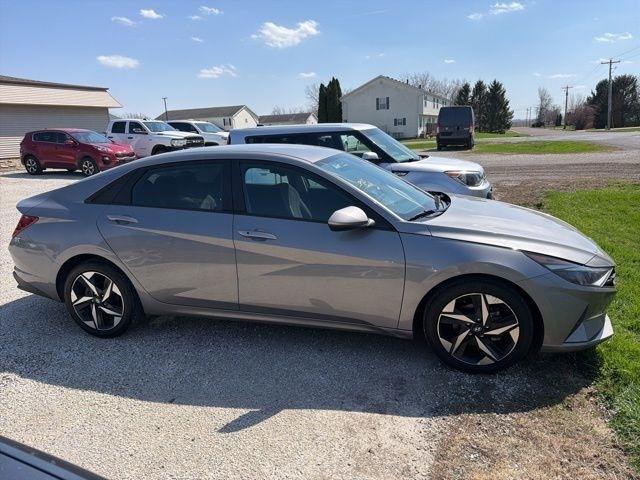 Hyundai Elantra  2023