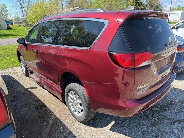 Red 2021 Chrysler Voyager LXi FWD Minivan Front-Wheel Drive Automatic
