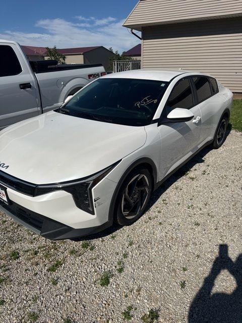 2025 Kia K4 EX AT's photo