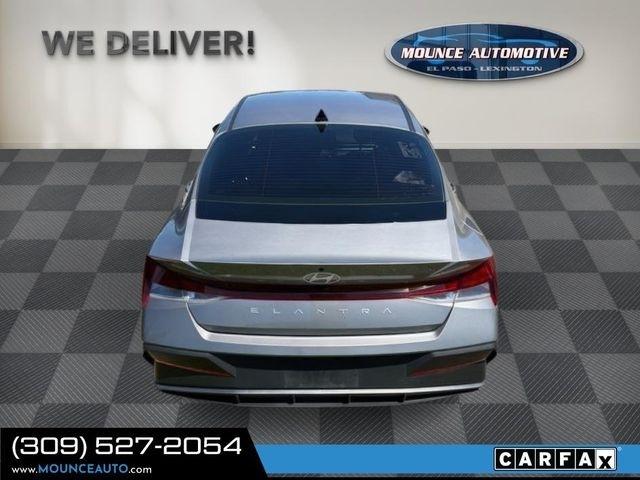 Hyundai Elantra  2024