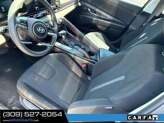 Hyundai Elantra  2024