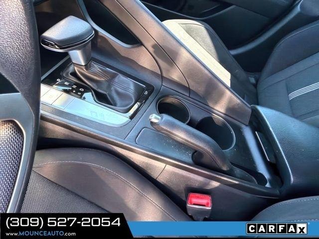 Hyundai Elantra  2024