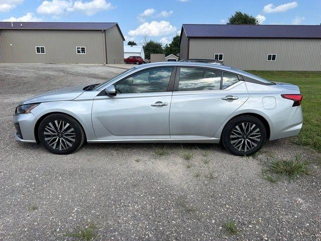 Nissan Altima  2023