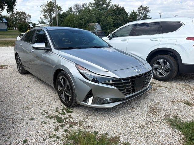Silver 2021 Hyundai Elantra Sedan Front-Wheel Drive Continuously Variable Transmission