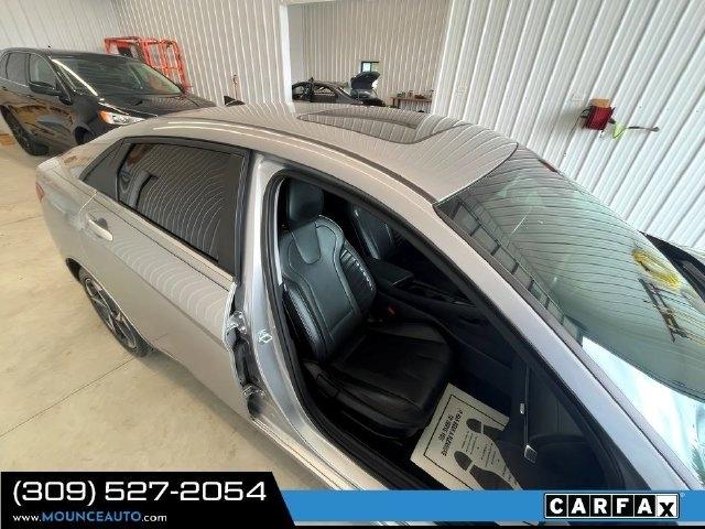 Hyundai Elantra  2021