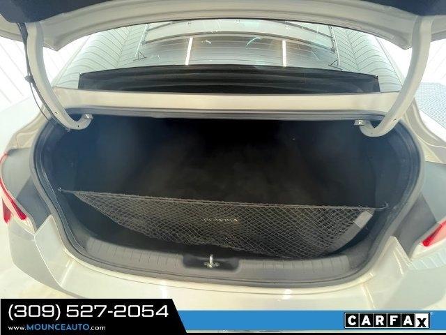 Hyundai Elantra  2021