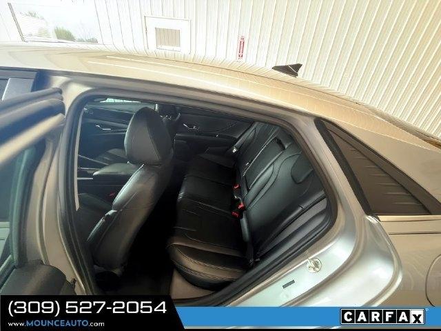 Hyundai Elantra  2021
