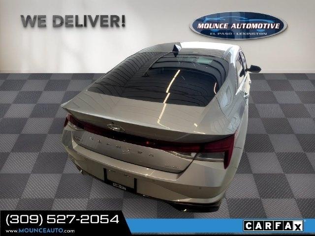 Hyundai Elantra  2021