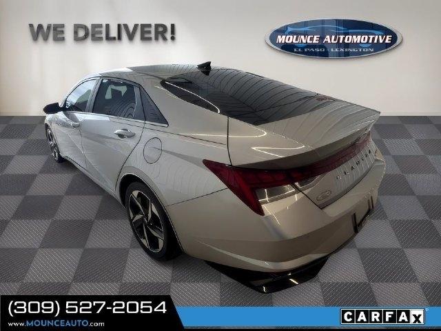 Hyundai Elantra  2021