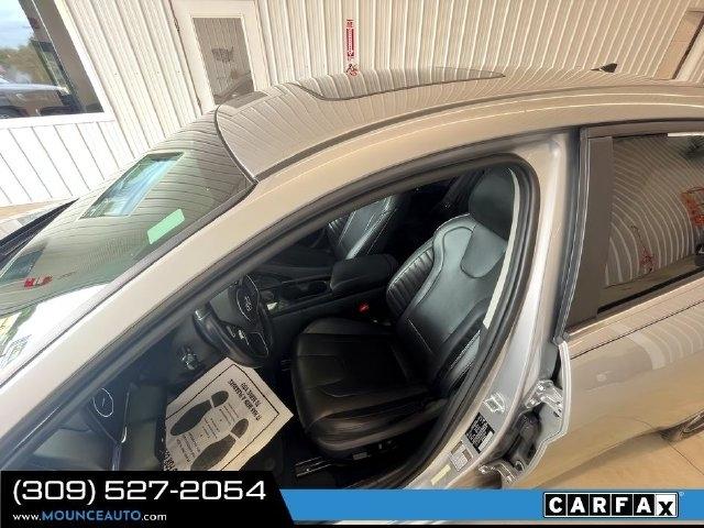 Hyundai Elantra  2021