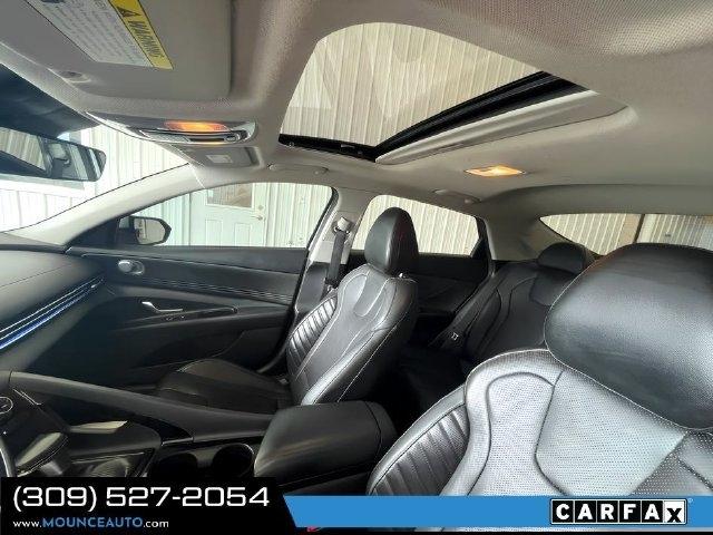 Hyundai Elantra  2021